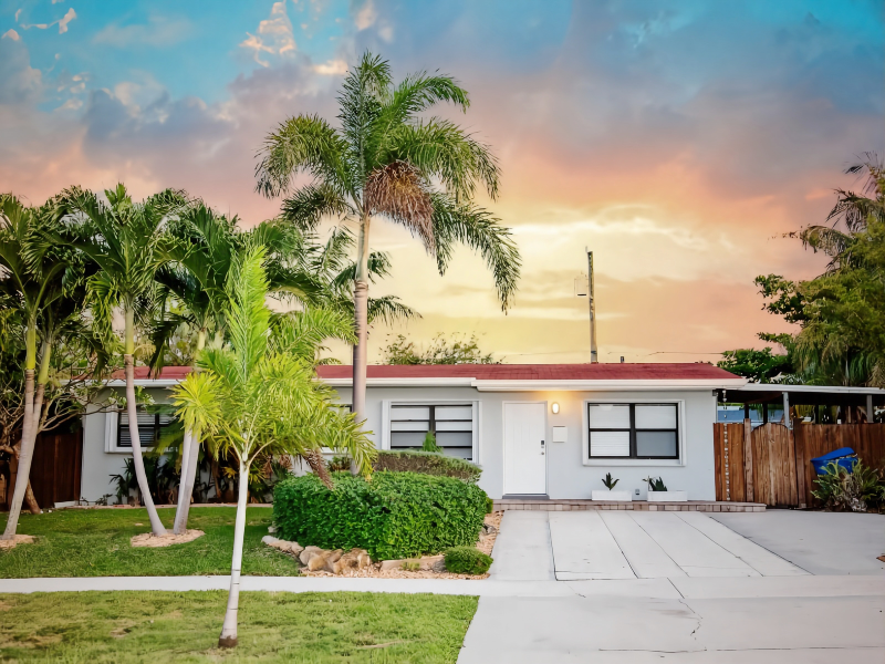 Lantana House: 916 W Drew St