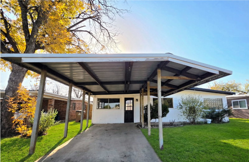 San Angelo House: 2115 Chapman St