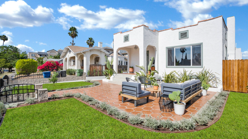 Los Angeles House: 724 S Gramercy Drive