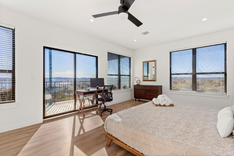 Canyon Lake House: 1619 Lakeshore Dr