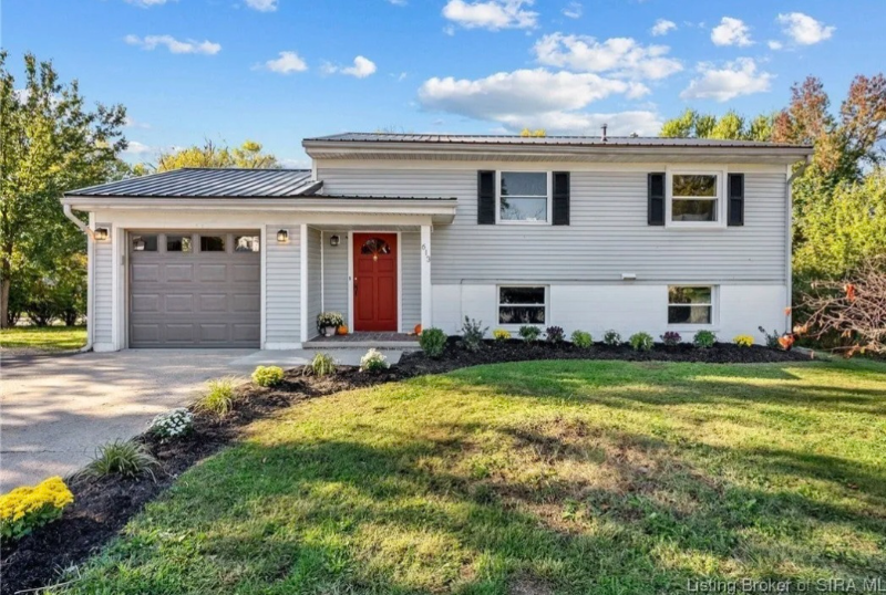 NEW ALBANY House: 613 Cherokee Dr