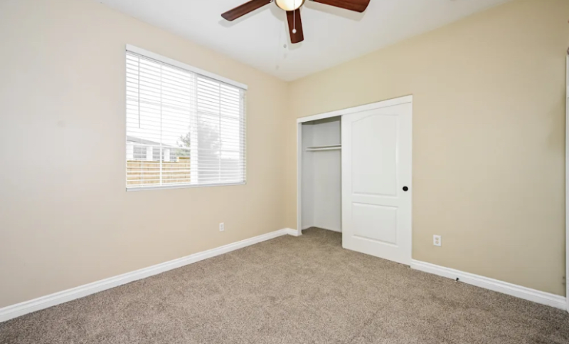 Inglewood House: 9175 S Cullen Way