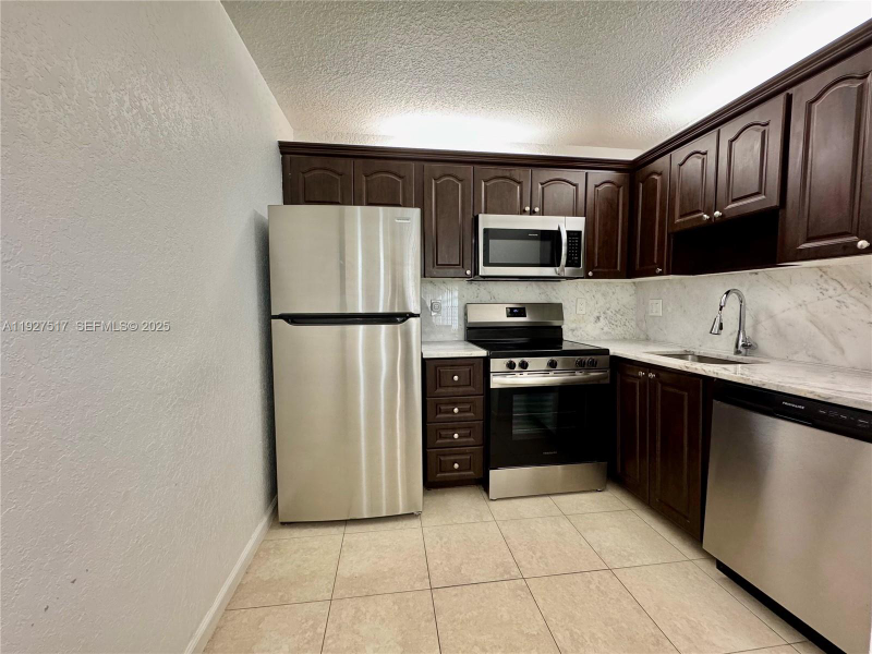 Coral Springs Condo: 11044 Royal Palm Boulevard 7-5