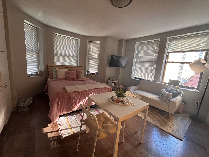 Philadelphia Apartment: 135 South 17th Street