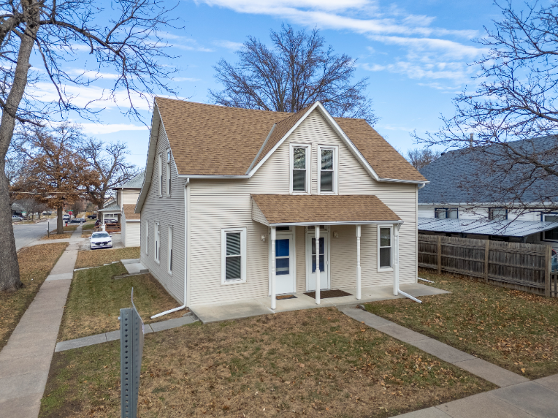 Lincoln House: 6604 Ballard Ave