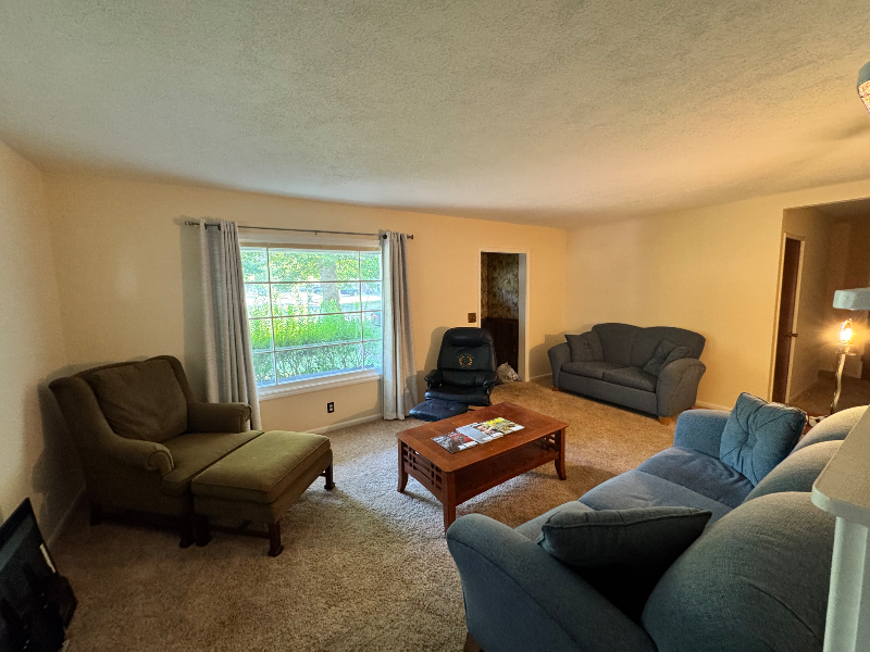 Kalamazoo House: 1014 Denway Dr