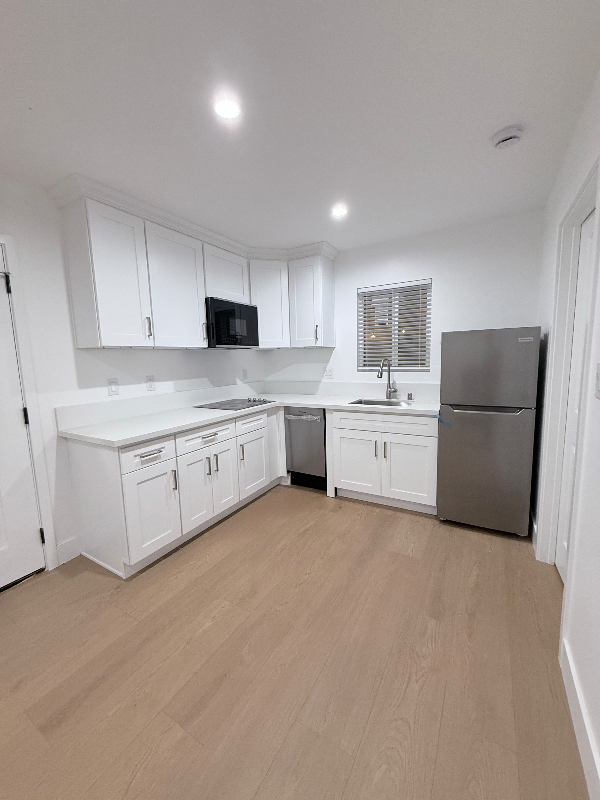 Long Beach Multiplex: 442 E. 44th Cir