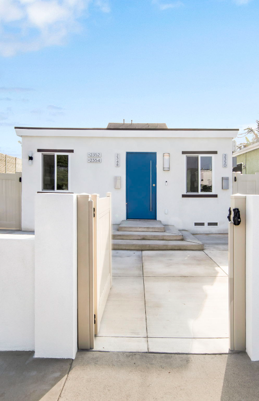 Long Beach House: 2350 East Poppy Street