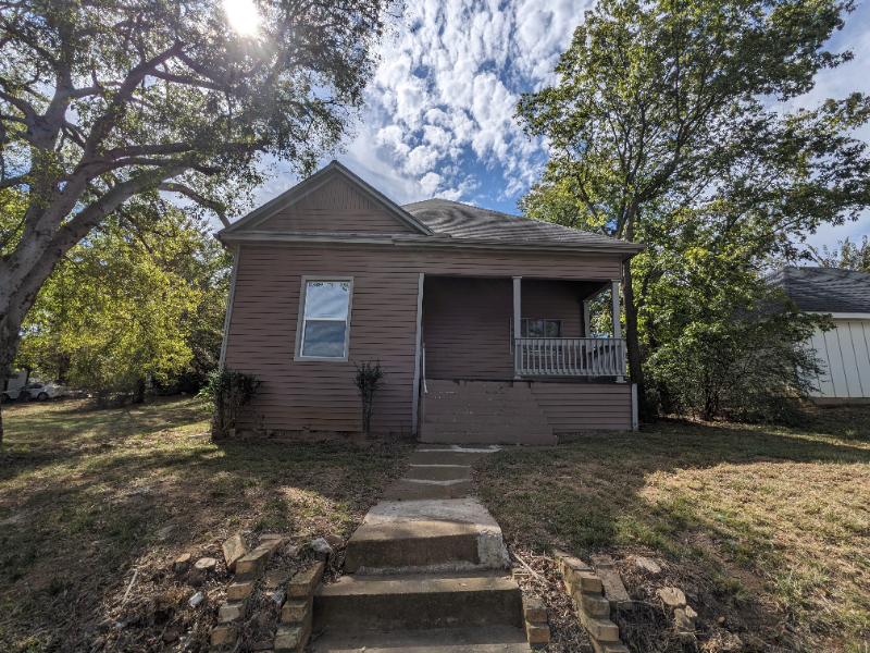 Denison House: 410 E Day st