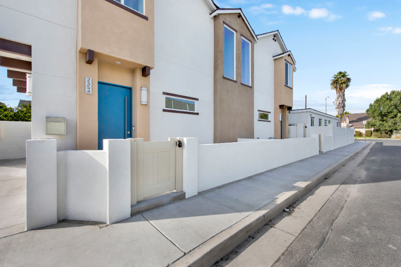 Long Beach House: 2354 East Poppy Street