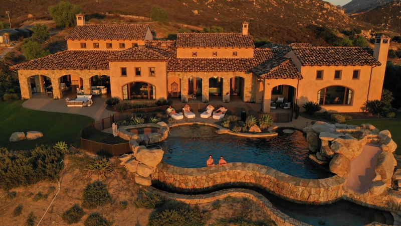 Poway House: 18000 Sunset Point Rd