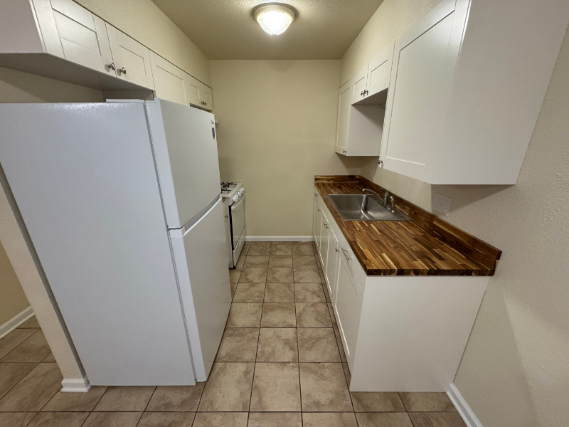 Milwaukee Apartment: 630 S Hawley Rd