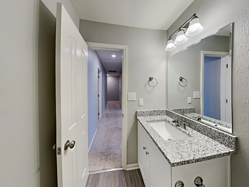 Charlotte Multiplex: 345 Hunslet Cir