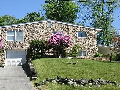 Monroe House: 3 Tulip Lane