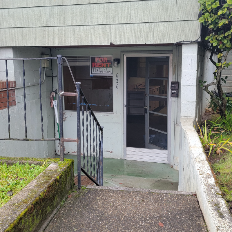 Roseburg Apartment: 636 West Madrone