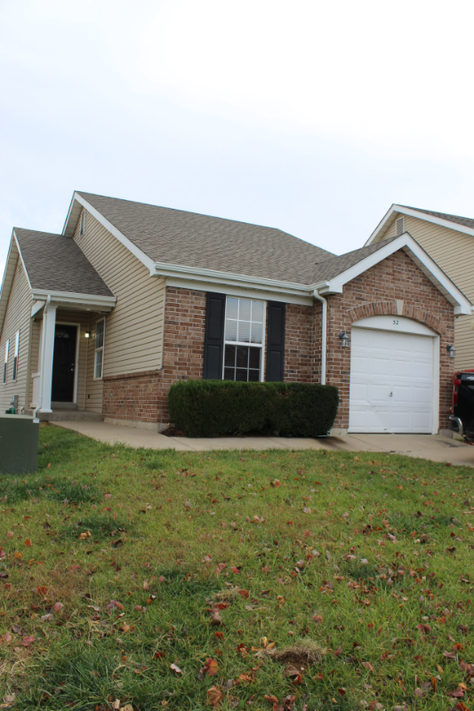 O Fallon House: 32 Brushy Brook Ct