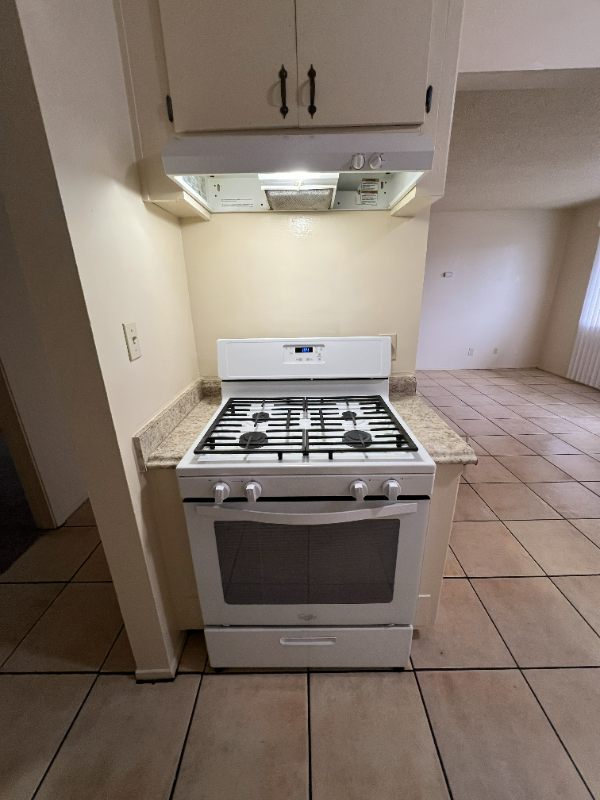 Modesto Apartment: 224 E Granger