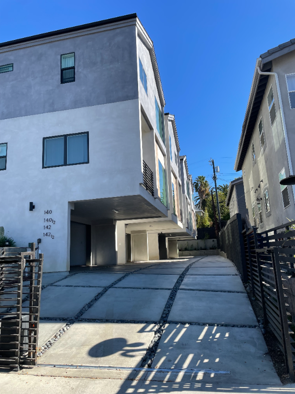 Los Angeles Townhome: 140 N Carondelet St