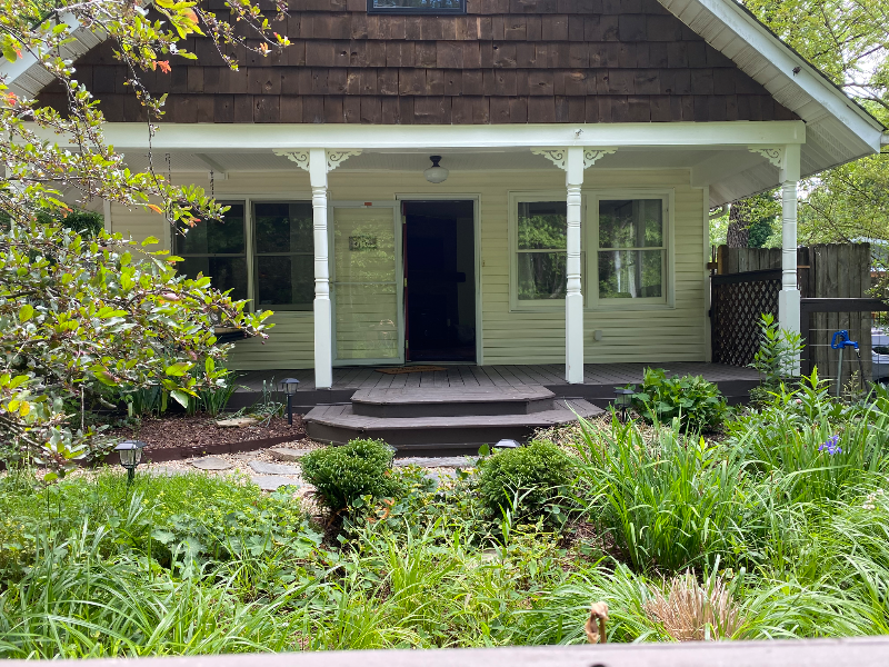 Black Mountain House: 116 W College St