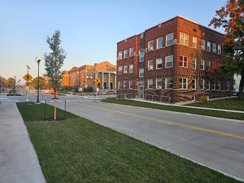 Moline Apartment: 1560 7th Ave