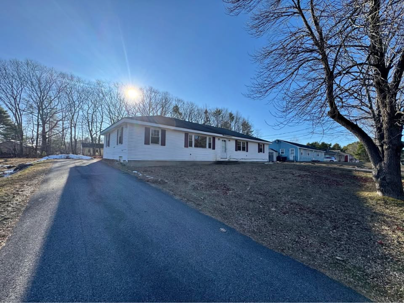 Yarmouth House: 106 Burnell Drive