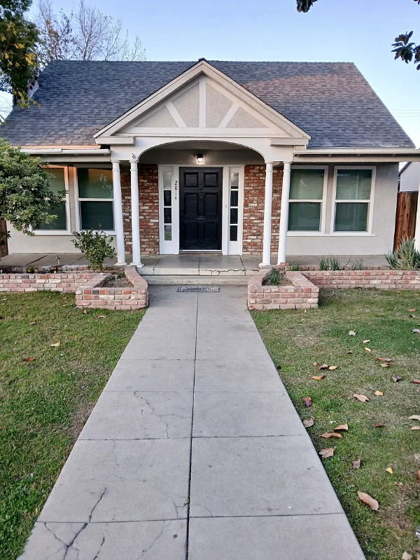 Bakersfield House: 2814 Park Way