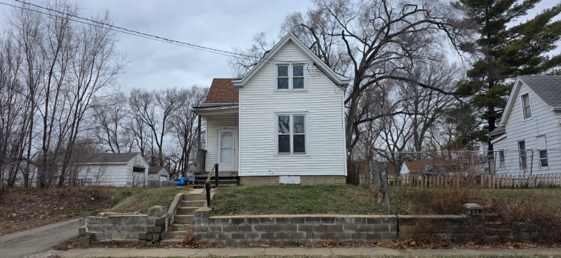 Peoria House: 1831 S Westmoreland Ave
