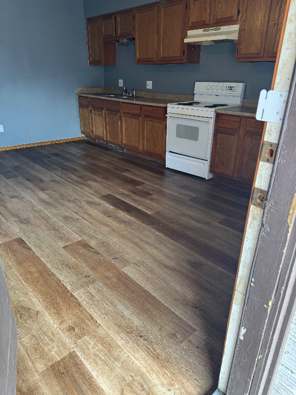 Paris Apartment: 750 bonham st