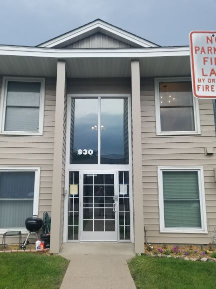 Hopkins Condo: 930 6th St S