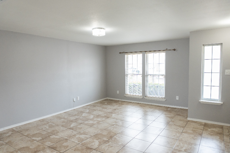 Arlington Townhome: 1002 Pleasant Valley Lane