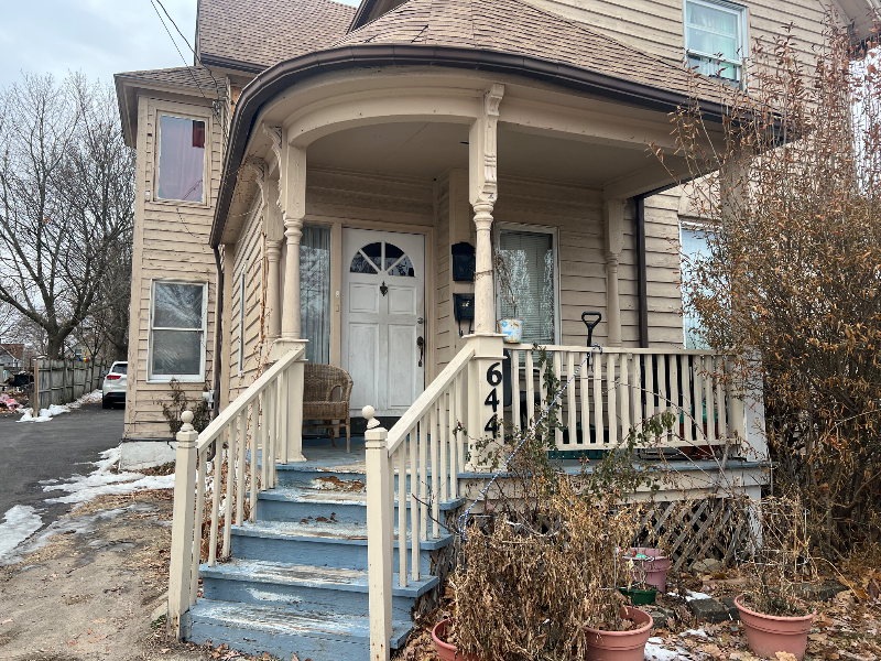 Elgin Multiplex: 644 St. Charles St. Apt.1