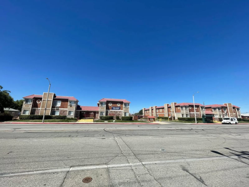 Palmdale Apartment: 38729 10TH ST.