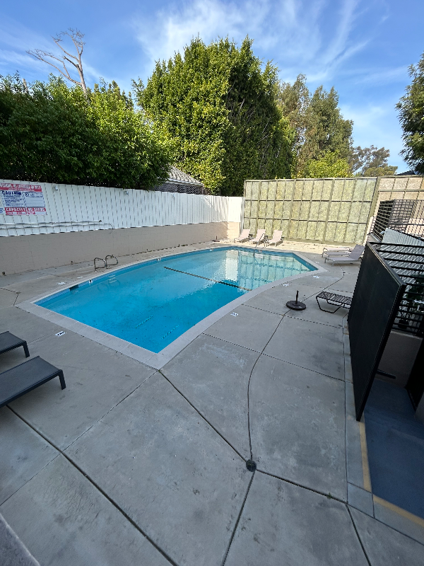 Los Angeles Apartment: 12225 San Vicente Blvd