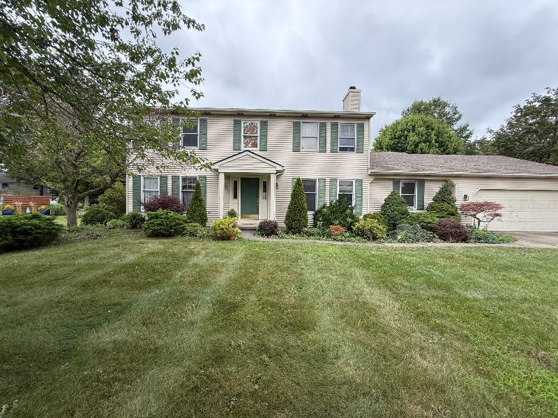 Avon Lake House: 32150 Cambridge Circle