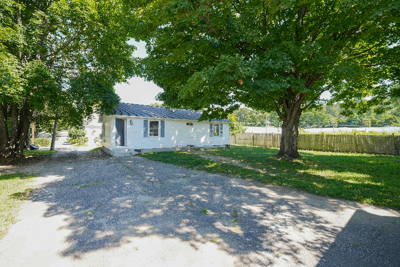 Torrington House: 50 Fowler Ave