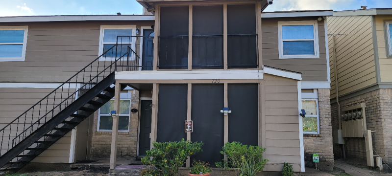 Houston House: 730 memorial mews st