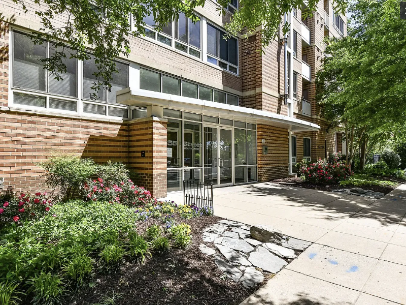 Washington Condo: 355 I St SW