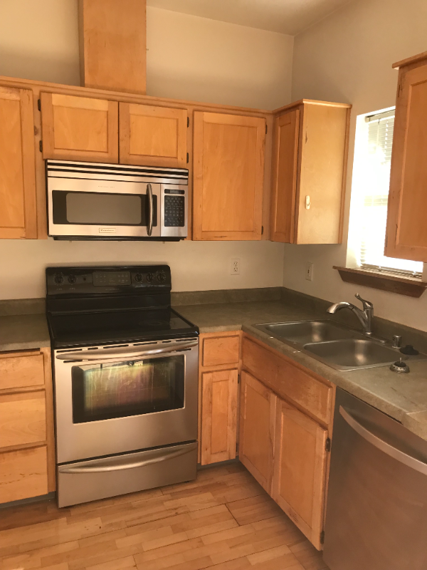 Vancouver Condo: 5264 ne 121ave