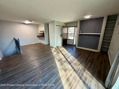 Lansing House: 612 S Dibble