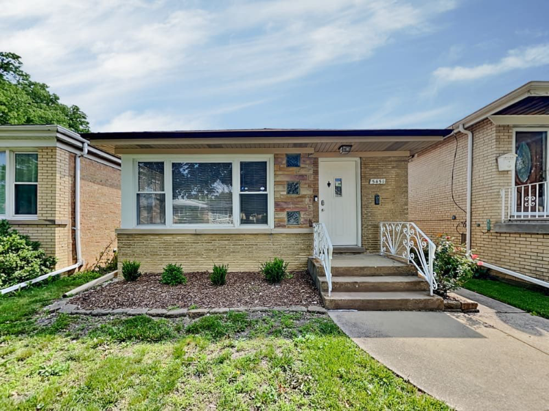 Chicago House: 5715 N Nagle St