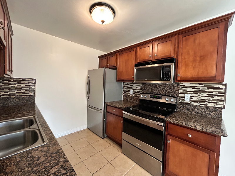 El Cajon Apartment: 255 S 2nd St