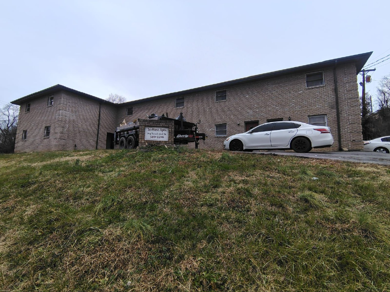 Williamsburg Apartment: 704 S 2nd St