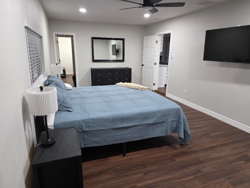 League City Other: 704 S Kansas Ave