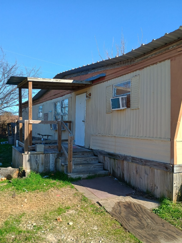 Corsicana House: 1801 S Business 45