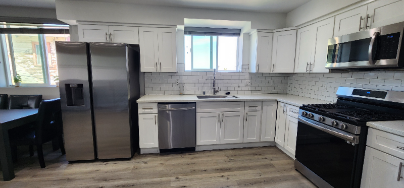 Los Angeles Townhome: 4651 W. 18th St