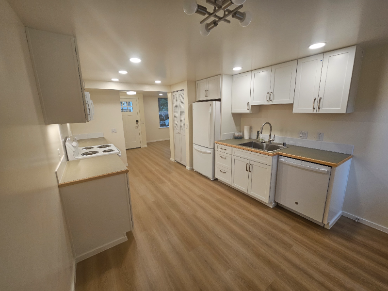 Kenmore House: 6311 NE 196th Street