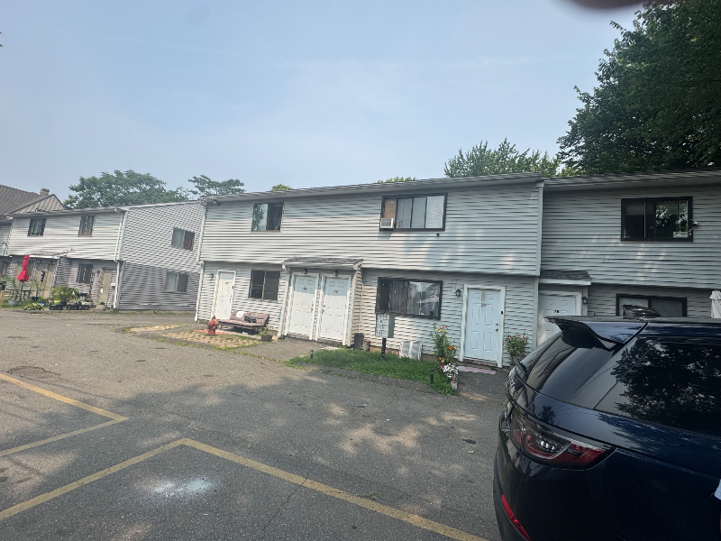 HARTFORD Apartment: 5-7 WARNER ST EXTN