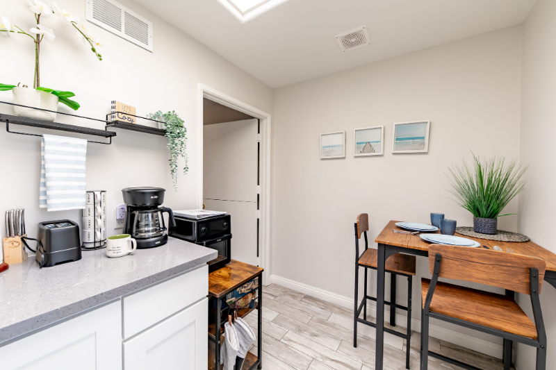 Costa Mesa House: 13731 Olympic Ave