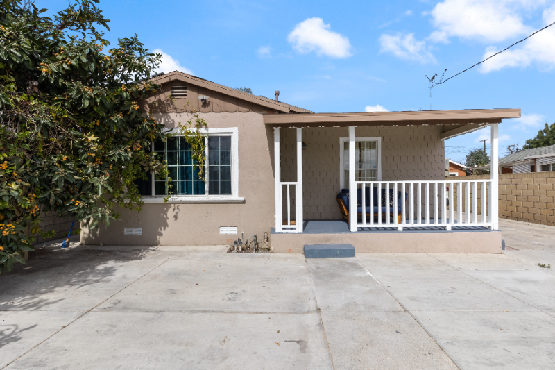 Santa Ana House: 2521 W California St