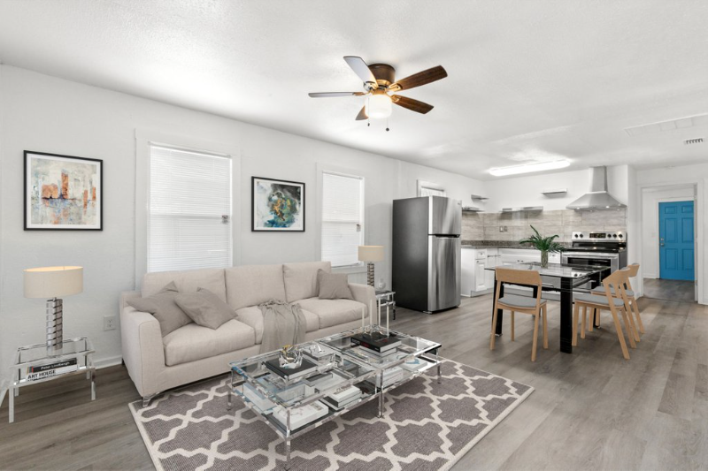 Saint Petersburg House: 1050 19th St S